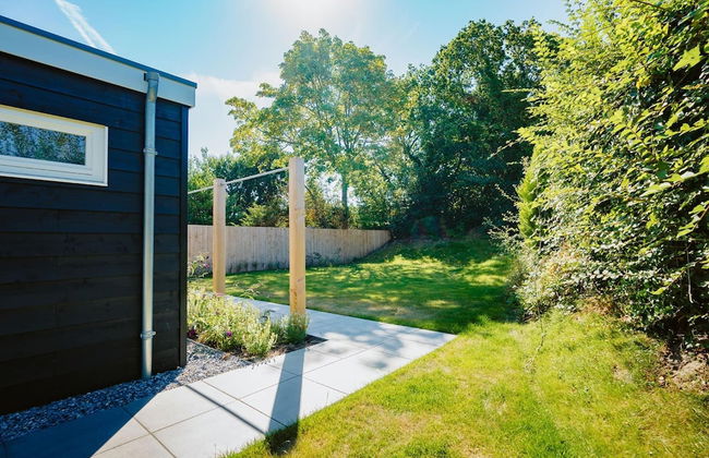 Modern Holiday Home With Spacious Garden and Terrace Suitable for 5 People - Foto 19