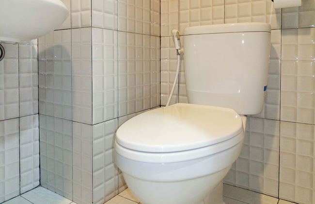 Simply Look And Cozy Studio At De Prima Apartment - Photo 7