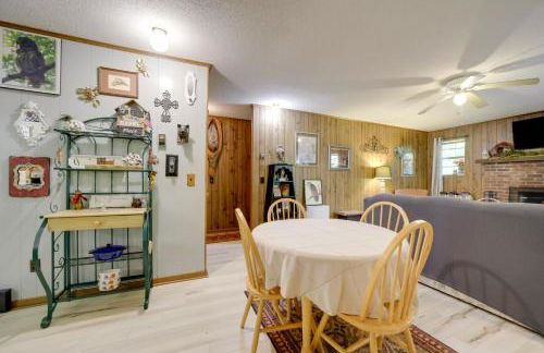 Smoky Mtn Hideaway Screened Porch and Fire Pit - Foto 6