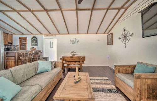 Jamestown Retreat with Hot Tub - Walk to Lake! - Foto 7