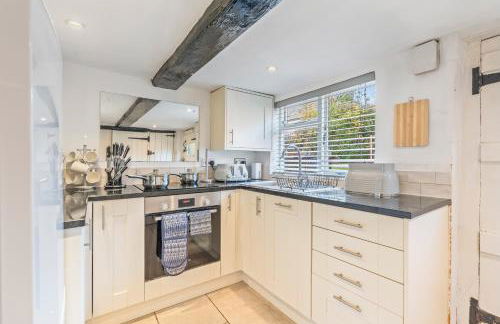 3BR Kingswood Cottage with Detached Unit - Photo 33