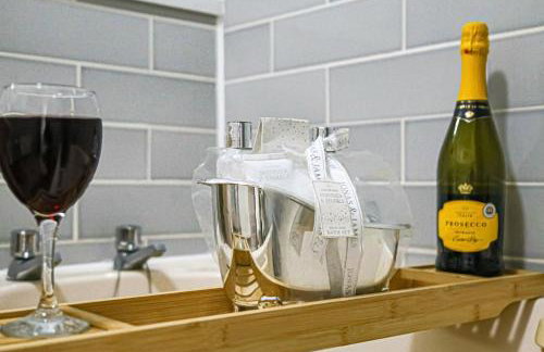 Emerald House - Prime Location - Driveway Parking, Pool Table, Fast Wifi, Self Check-In and Sky TV by Yoko Property - Photo 18