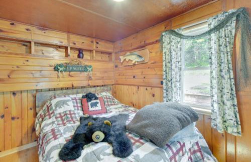 Pet-Friendly Waterfront Minong Cabin with Fire Pit - Foto 14