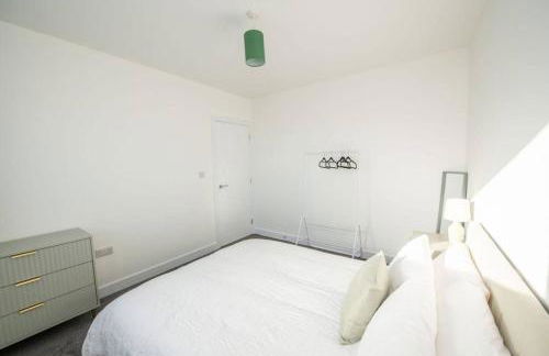 Brand-New 3-Bed Home - Liverpool - Foto 18
