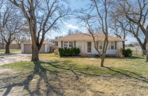 2 Bed 1 Bath Home w 2 Car Garage & Fenced Yard - Photo 20