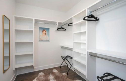 Roof Deck Grill VIEWS 2 Miles from Broadway - Foto 39