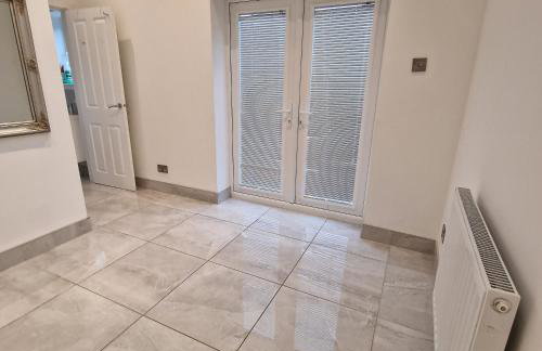 Delightful & Spacious Guest House in Farnworth Near Bolton Hospital - Foto 15