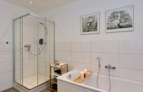 Modern und ruhig, mit Garage & PS4, nahe Messe, RÜ und Uniklinik, voll ausgestattete Küche, Bad mit Dusche und Badewanne - Foto 10