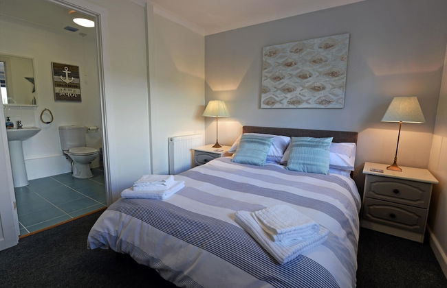 Valley Retreat - Peaceful Location, Walk to Beach, Parking - Photo 39