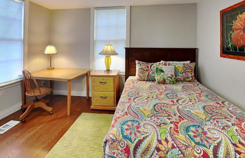 Yellow Belle on Avenue L - Foto 20