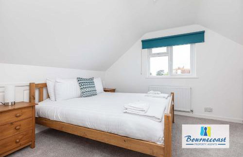 MUDEFORD ESCAPE by BOURNECOAST - A Chalet Bungalow with a Garden - Ideal for Family Getaways - HB9600 - Foto 22