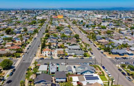 Modern Urban Escape Rooftop & Walkable Fun - Foto 5