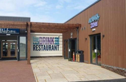 2 Bedroom Villa - Lakeside Holiday Park - Photo 20