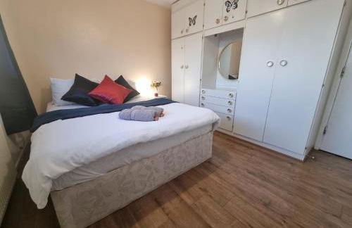 Cheerful 4/5 bed house - Heathrow - Foto 11