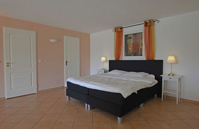 Beautiful Villa in Vidauban With Seasonal Pool - Foto 8