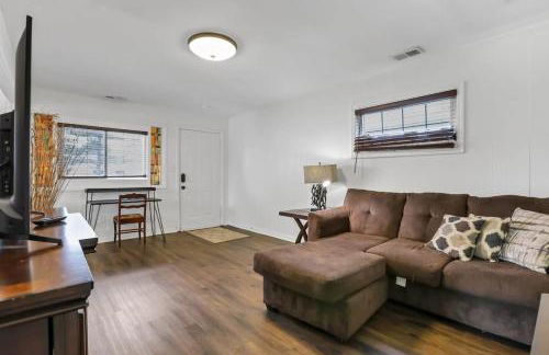 Housepitality - The Southern Orchards Cottage - Photo 3