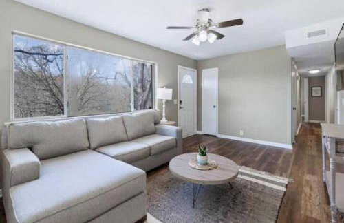 Travis' Place - Convenient and Affordable Location - Foto 22