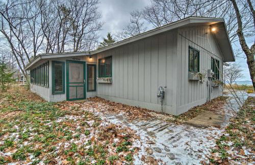 Idyllic Northport Cottage, Walk to Lakeside! - Foto 34