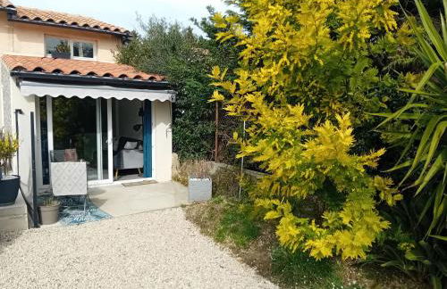 T2 cuisine équipée, jardin et parking privé, proche Avignon - Foto 5