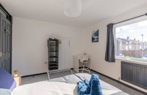 Modern 3 Bed House-Free Parking-by Holiday Homes - Foto 49