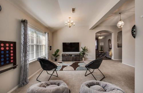 Heart of Grand Prairie 4BD with Pool & Game Room - Foto 6