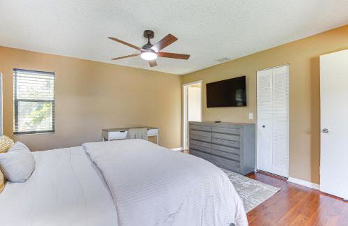 Near Beaches Pet-Friendly Sunrise Escape with Patio - Foto 12