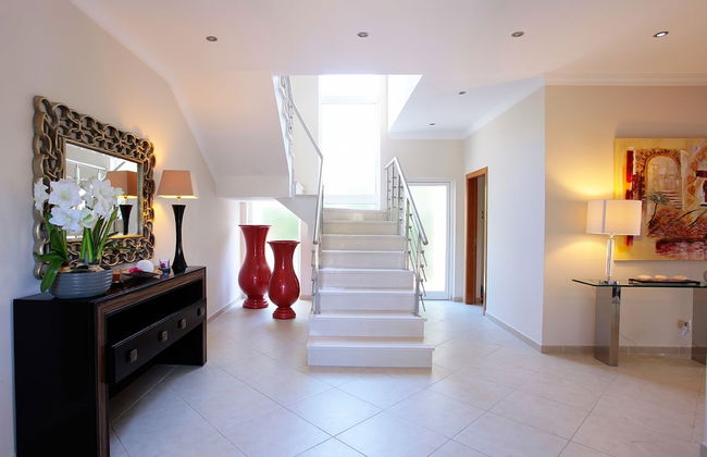 Outstanding Villa Very Well Located Near The Beach - Photo 17