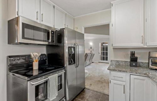 5 Mins to UND - Cozy 4BD with BBQ & Pool Table - Foto 20