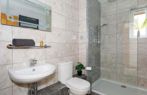 Serene Riverside: 6BR Luxury Retreat in Curdridge - Photo 54