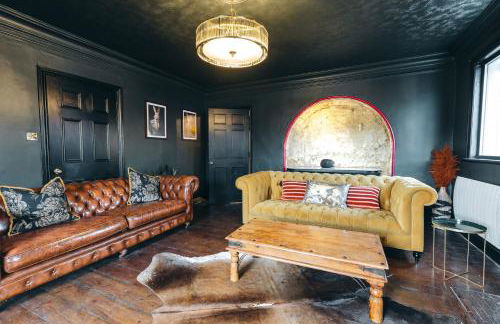 Large 7 Bedroom House for Families and Work Crews Hot Tub Parking Wi-Fi sleeps 17 - Foto 22