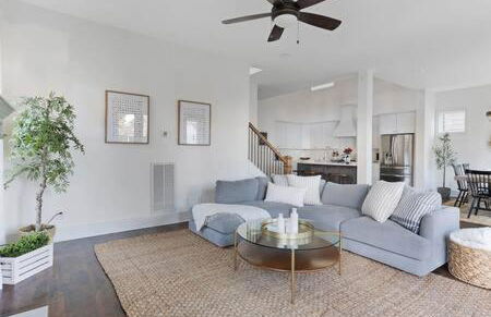 The Maple House - Huge Backyard & Mins to Broadway - Foto 23