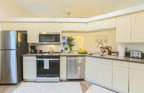 Salty Tide Getaway - Nightlife, Pool, Play, Beach - Foto 26