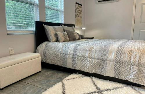 Room 2 - Cozy Queen, Backyard View (Private Bath) - Foto 5