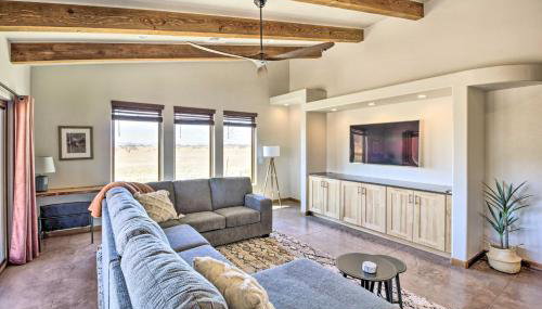 Pastoral Elgin Escape with Covered Patio and Grill! - Foto 2