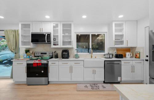 Entire Private Home with 4 Bedrooms 3 Bathrooms, Big Yard, View, , King Bed, 10 Parking, Available Now - Foto 50