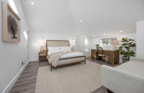 Distinguished Oceanfront Point Estate with Iconic Beach Mountain Vistas - Foto 22