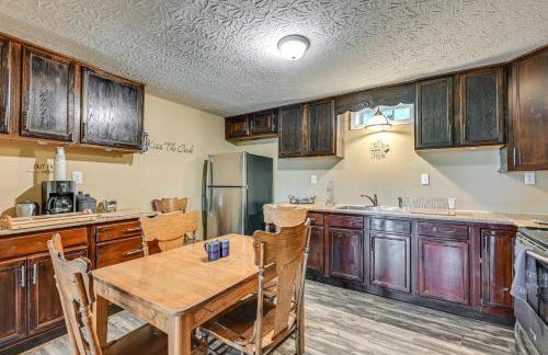 6 Mi to Lake Liberty Pet-Friendly Home with Yard - Foto 6