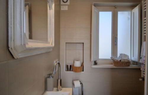 IL NIDO BY LUISA - Beautiful Terrace - Near the Station - Foto 9