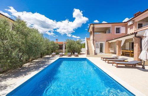 Villa Javor near Pula only 1 km from the beach with sea view and heated pool - Foto 9