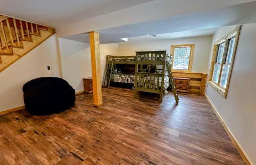 31R Brand new log home on quiet side street in Bethlehem, close to Main Street! 20 min to skiing - Foto 19