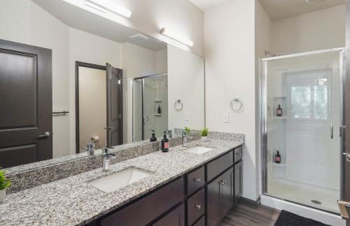 3BR King Bed Balcony North Raleigh - Foto 14