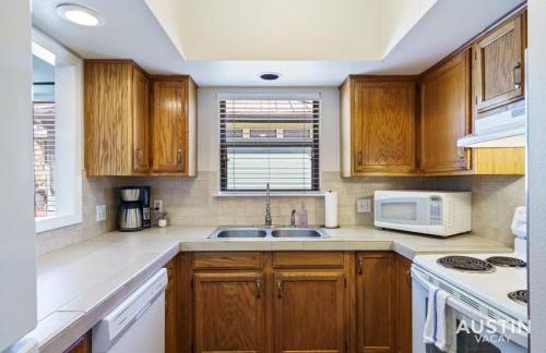 Modern Haven with King Suite and Impeccable Location - Foto 13