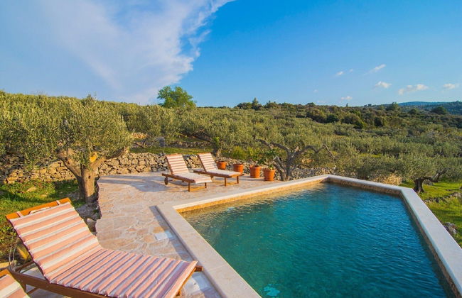 Villa Roza - One Bedroom With Swimming Pool - Photo 19