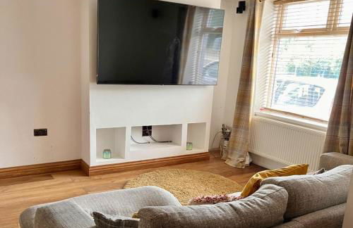 Modern Newly Renovated 3 Story House in Ebbw Vale - Foto 1