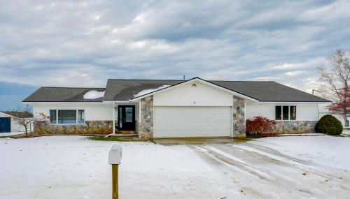 Patios and Views! Lakefront Getaway in Port Hope - Foto 4