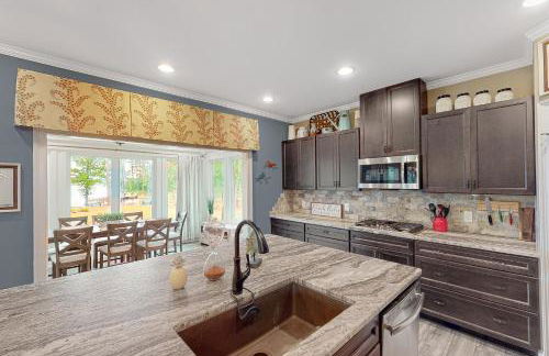 Large Waterfront Lake Murray Home with Dock - Foto 14