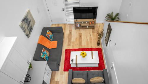 Chic 1 Bedroom Loft with Balcony Hollywood Sign View Free Gated Parking Full Kitchen - Foto 4