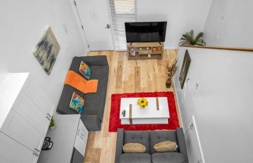 Chic 1 Bedroom Loft with Balcony Hollywood Sign View Free Gated Parking Full Kitchen - Foto 4