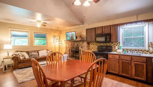 Rustic Mountain Cabin on River with Fireplace - Foto 5