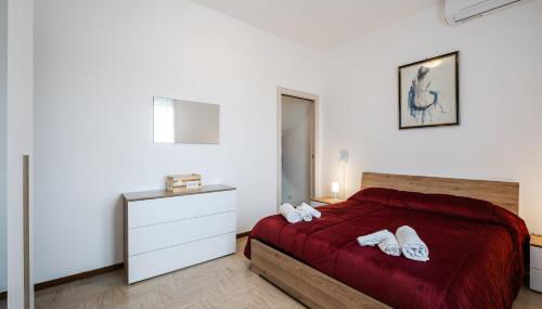 IZZ1 Apartments - Motor&Food Valley - Posto Auto Privato - Foto 3, towels, wardrobe